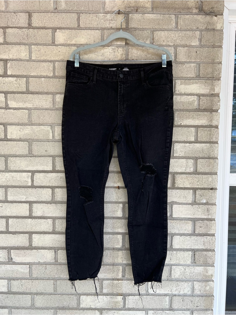 Old Navy Rockstar Super Skinny Jeans 14 Black Distressed Raw Hem